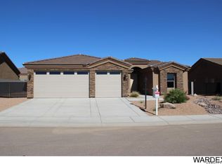 2011 Robert Mitchum Dr, Kingman, AZ 86402