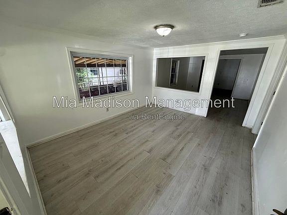 2nd image of 914 Bowden St