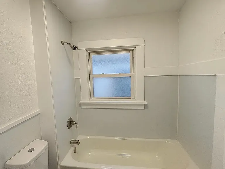 910 W Virginia Ave — Photo 6