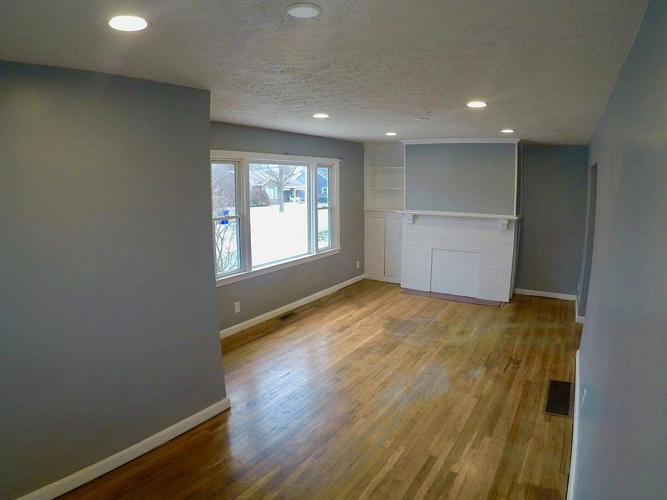 1st image of 582 Stratford Dr