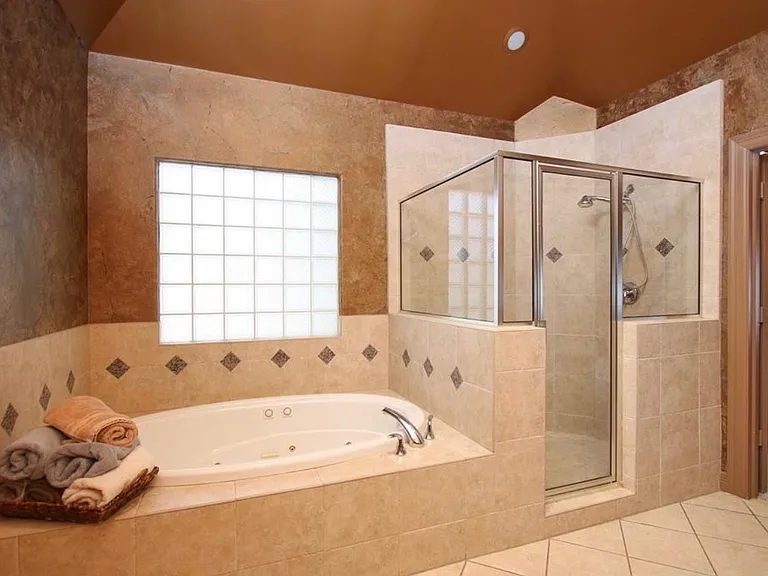 621 Hartman St — Photo 30