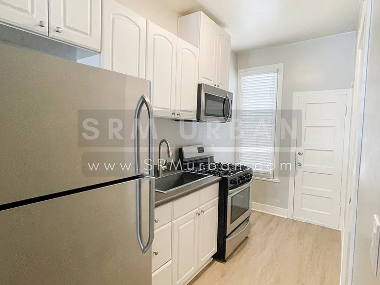 418 W Date St — Photo 4
