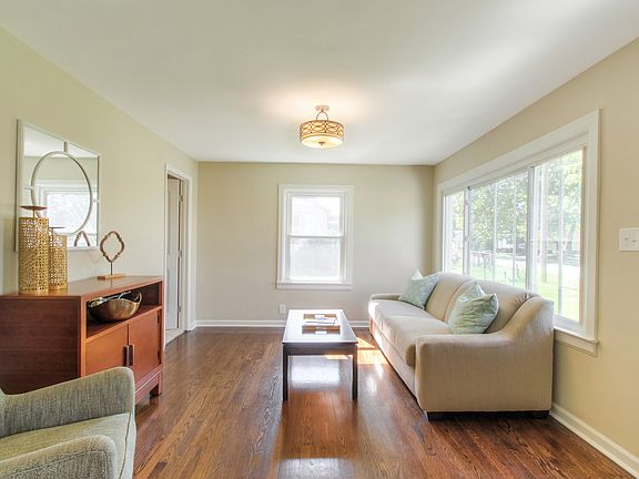 3rd image of 106 Crescent Ave