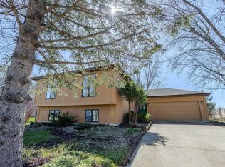 144 Ridgewood Dr, Woodstock, IL 60098