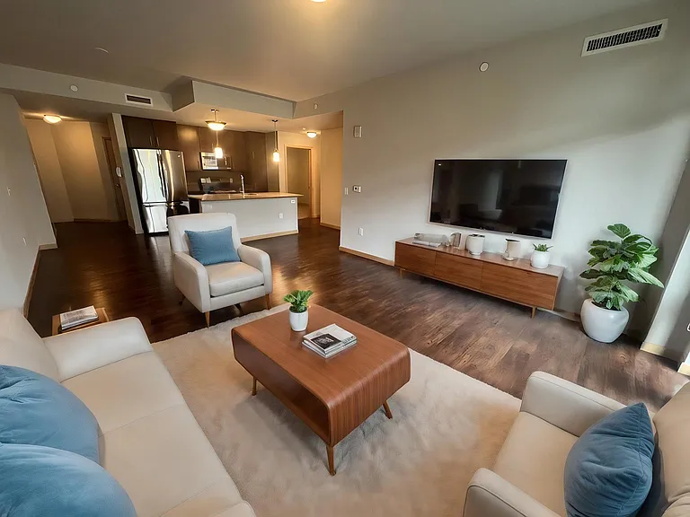 Venture Luxury High Rise — Photo 147
