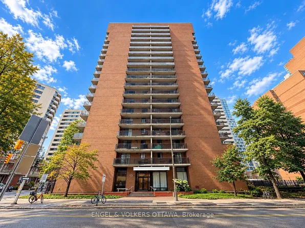 475 Laurier Ave W #606, Ottawa, ON K1R 7X1