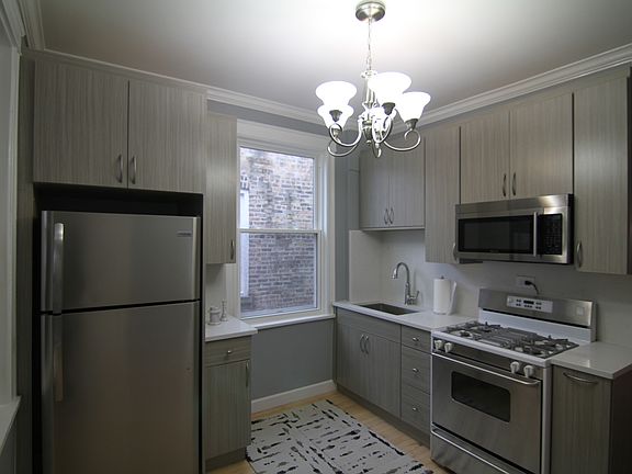 4th image of 3018 N Avers Ave #2