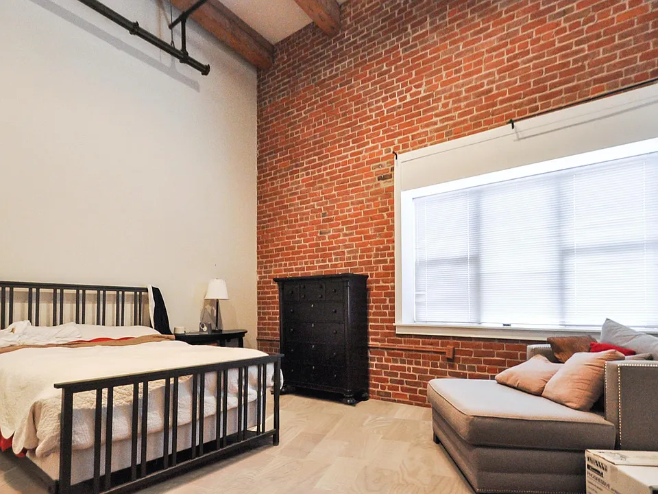 15 Sleeper St #104