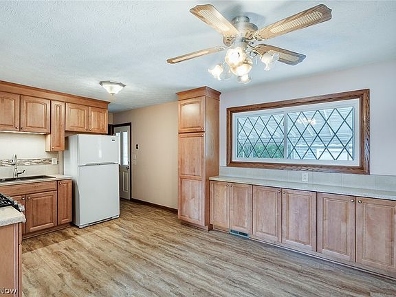 5th image of 751 Dresden Dr