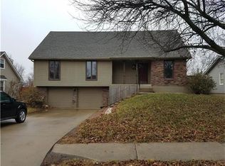 209 SE Gingerbread Ln, Blue Springs, MO 64014