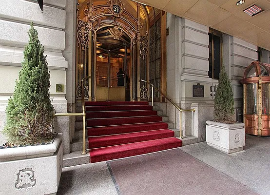 Sold by Warburg | media 1