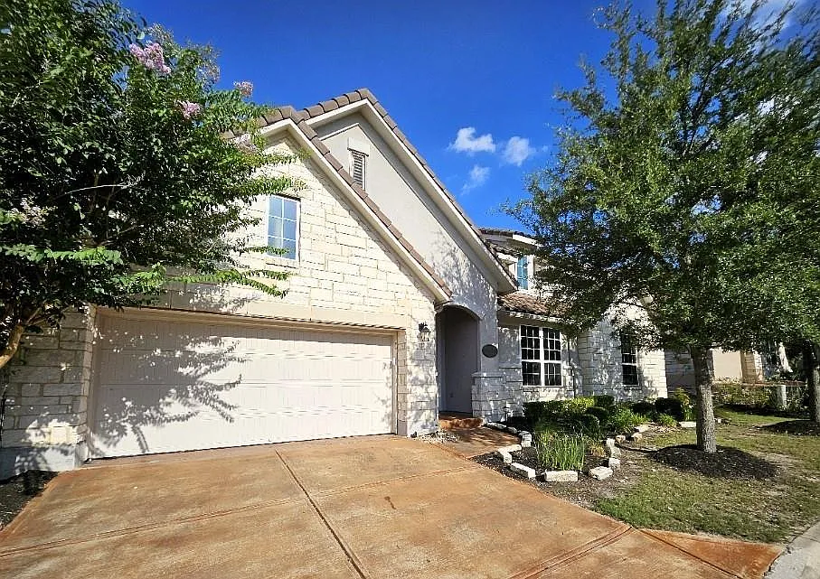 3 bed, 2.0 bath, 2013 sqft, $3,000 — Photo 2