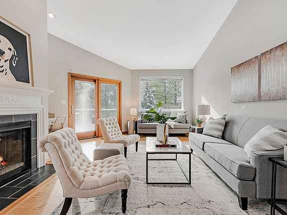 3rd image of 15 Lakewood Cir