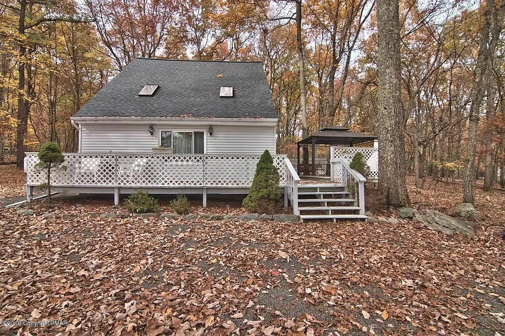 417 Iroquois Loop photo 1