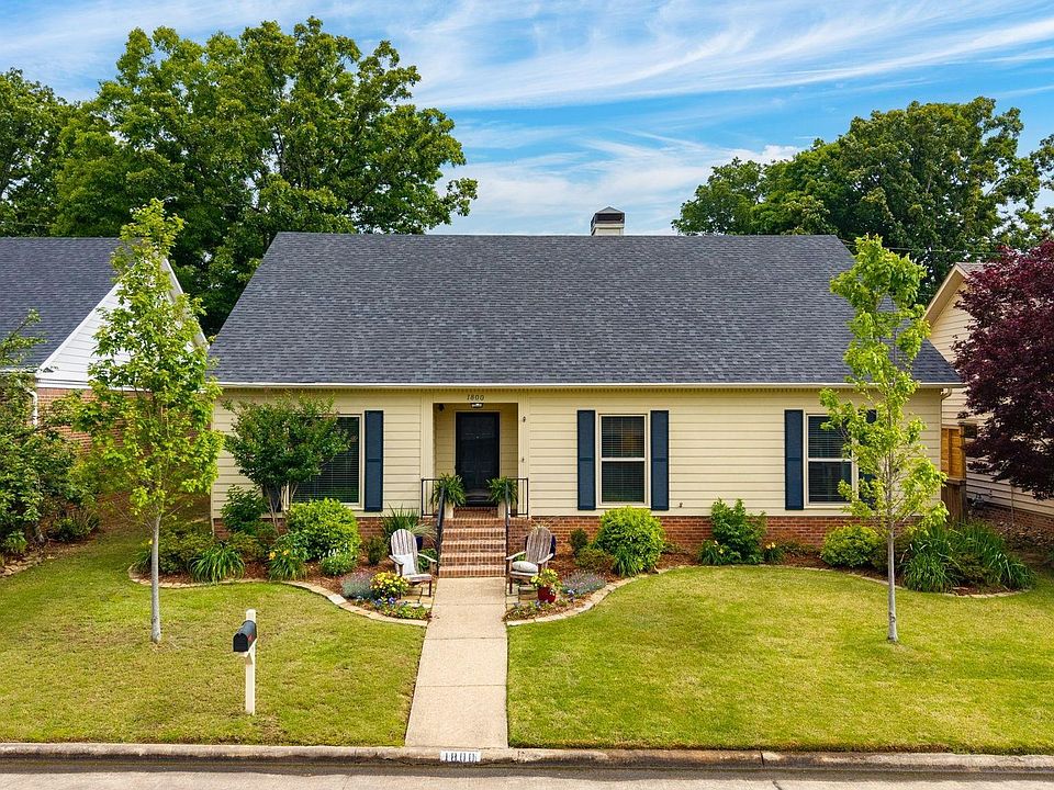 1st image of 1800 Pickering Ln