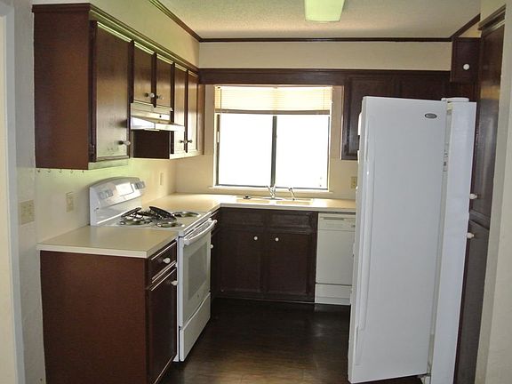 3rd image of 204 Waterford Dr