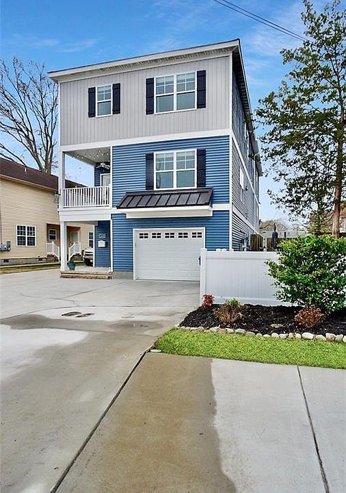 Awesome 5 year old home close to all the fun beach happenings