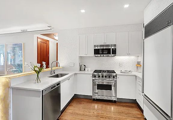 4th image of 1 Morton Sq APT 12AW