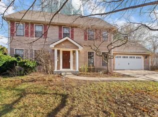 1885 Golden Pond Ln, Wheaton, IL