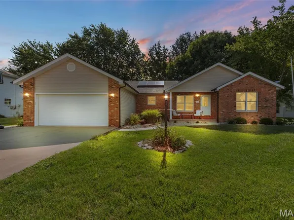 719 Stonecreek Dr, Staunton, IL 62088