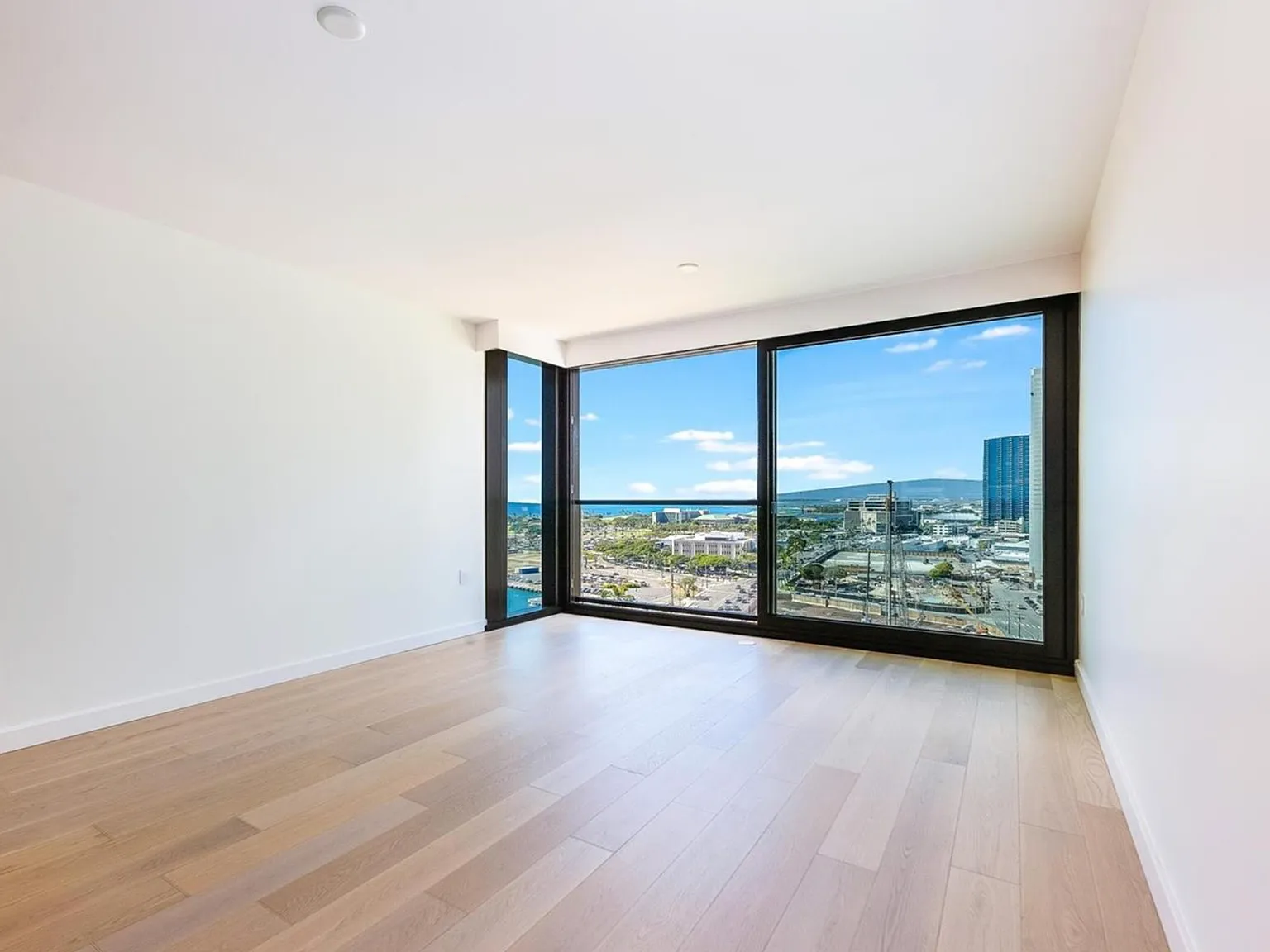 2 bed, 1084 sqft, $7,800 — Photo 4