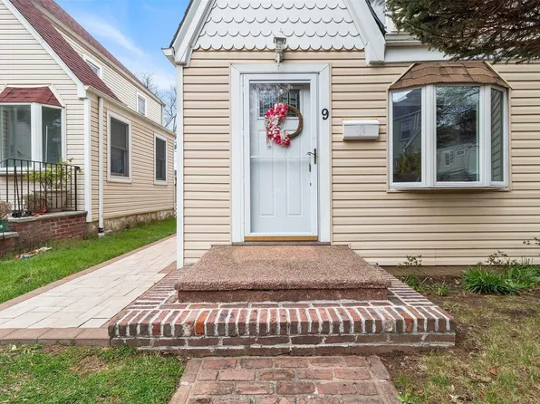 9 Van Nostrand Court, Little Neck, NY 11362