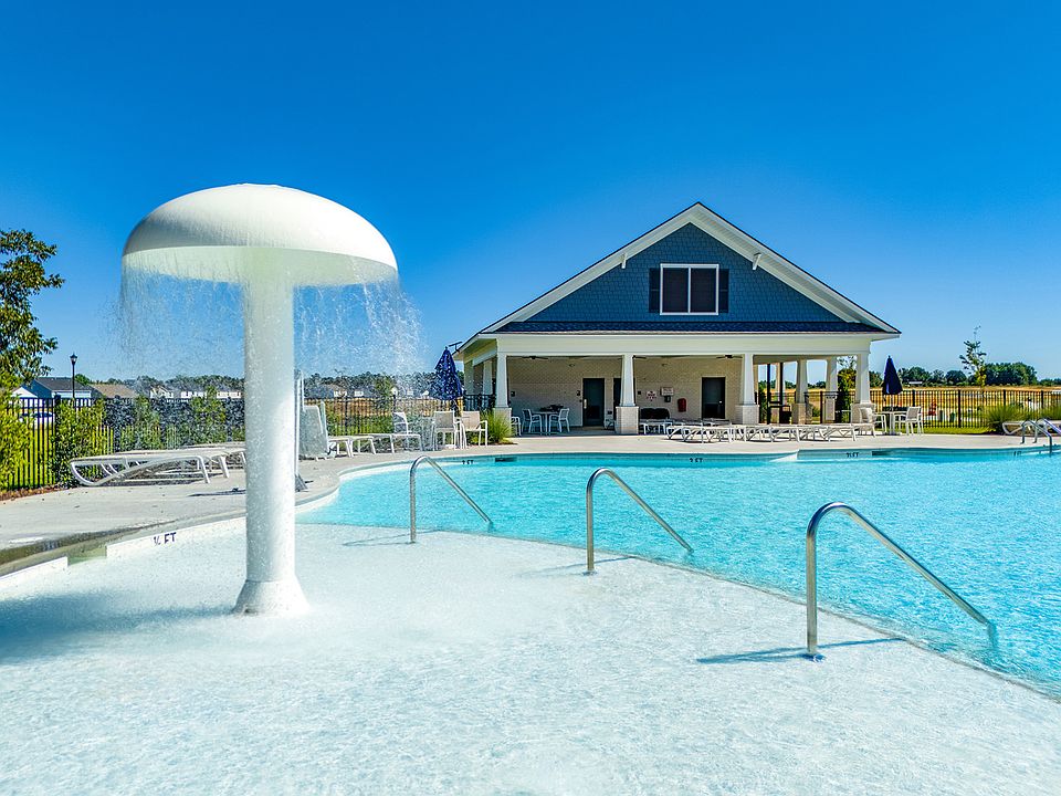 Community Pool and Cabana Winston Point