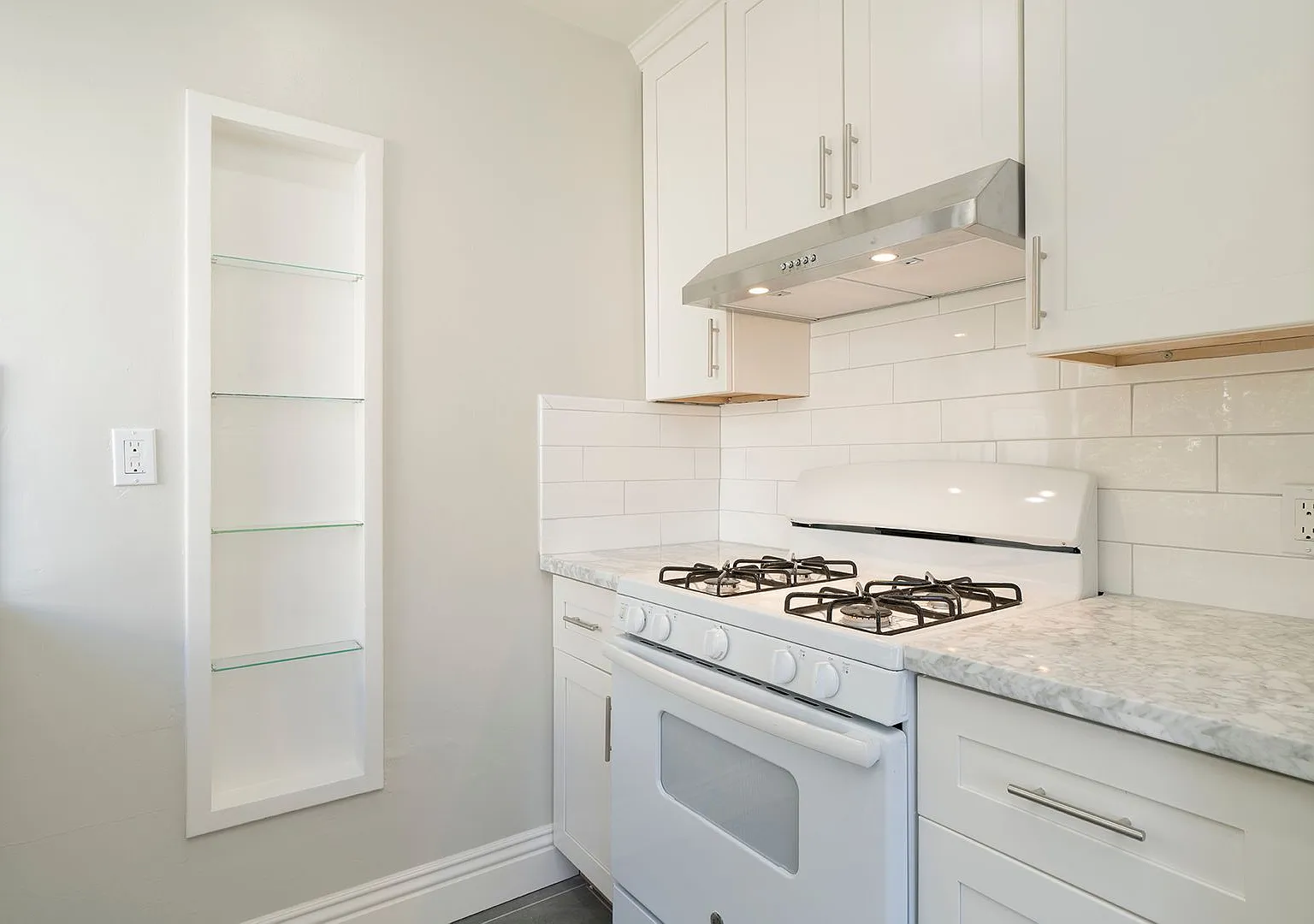 Newly remodeled one bedroom at the Adams Point area of Oakland. — Photo 3