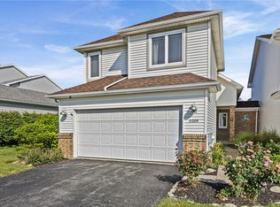 6004 Calm Lake Dr, Farmington, NY 14425