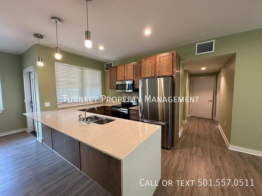 2nd image of 3223 Kavanaugh Blvd Unit 1C