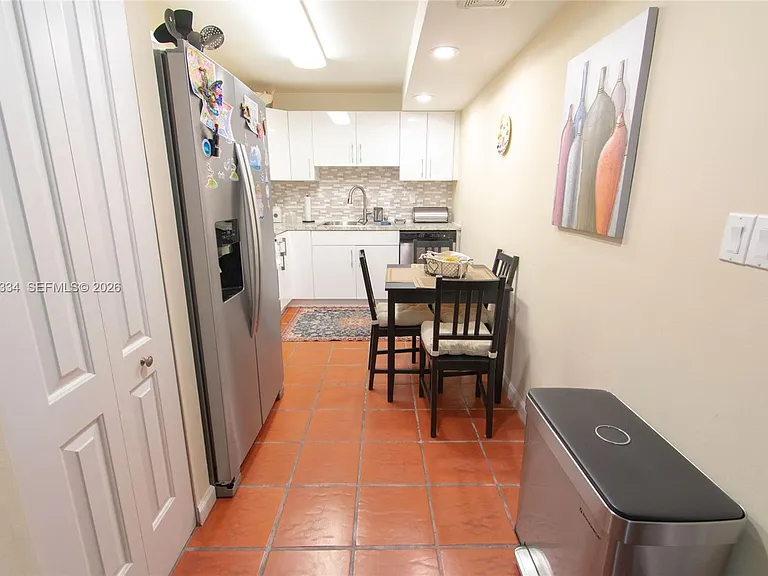 1621 Collins Ave #205 — Photo 9