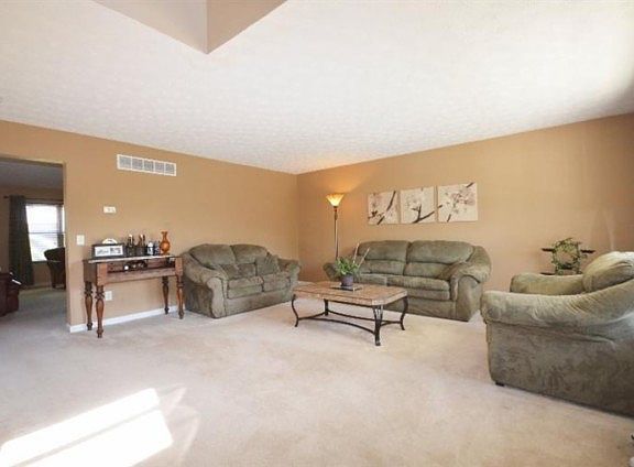 3rd image of 939 Greengate Dr