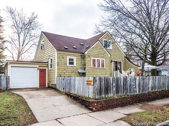 4th image of 833 Graceland St NE