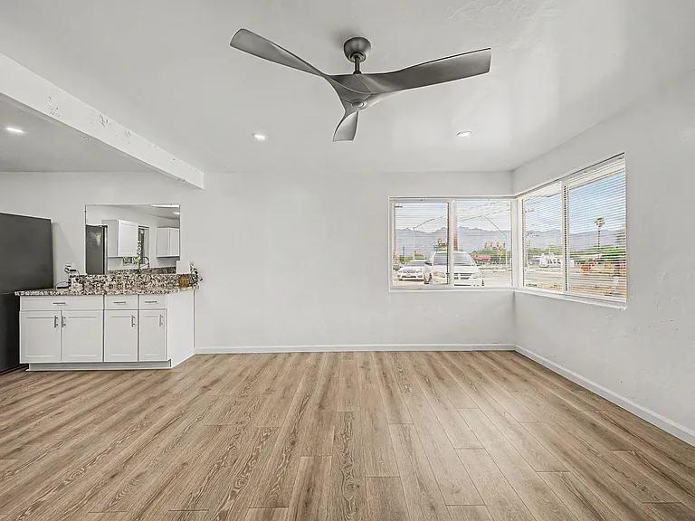 2309 N Columbus Blvd — Photo 11