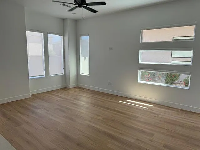 Living room with 10' ceilings!