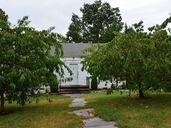 2nd image of 4412 Woodlawn Pike
