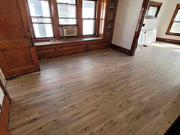 4th image of 10123 Parkgate Ave