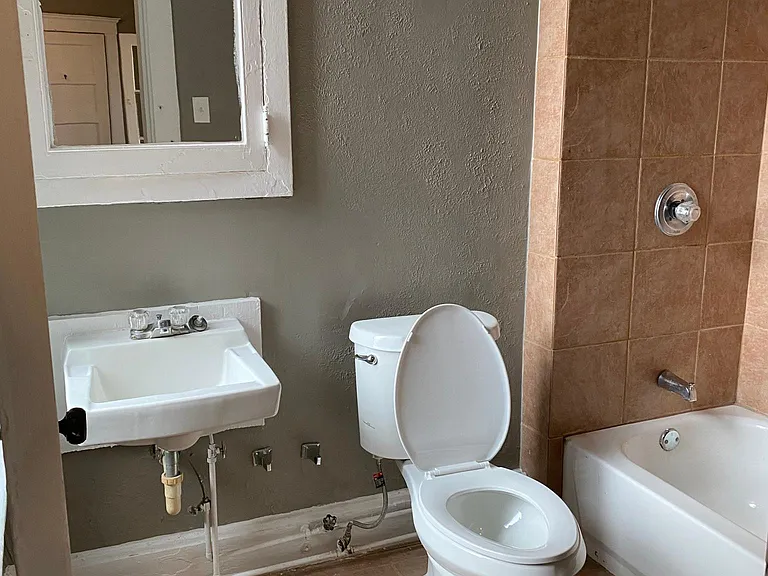 2726 Vine St #6 — Photo 4