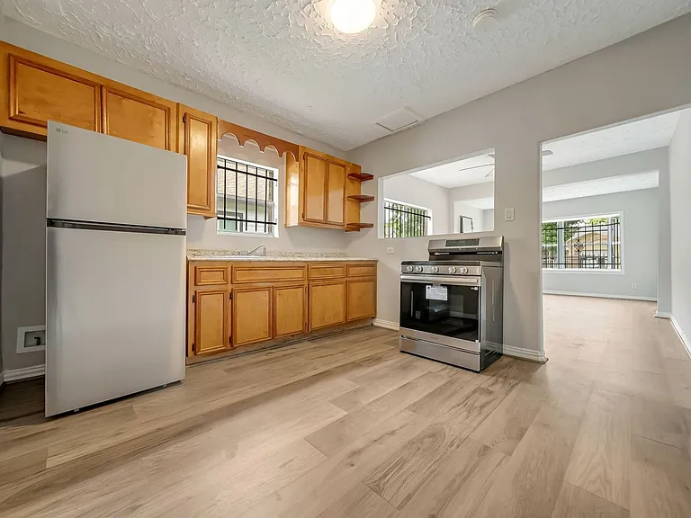 5204 Nichols St — Photo 6