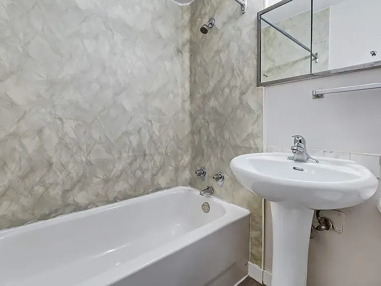 15 Darlington St E #15 — Photo 6