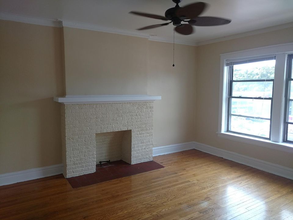 2nd image of 1045 Chicago Ave