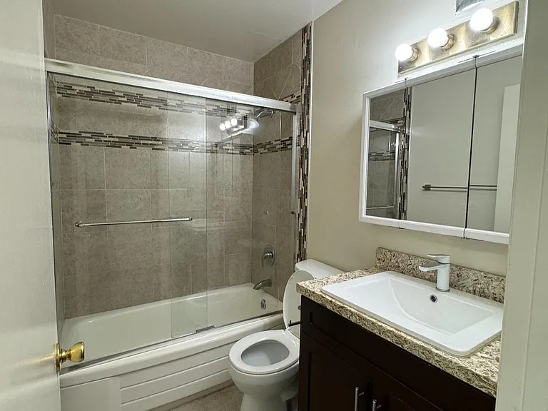 3080 Richmond Boulevard — Photo 11