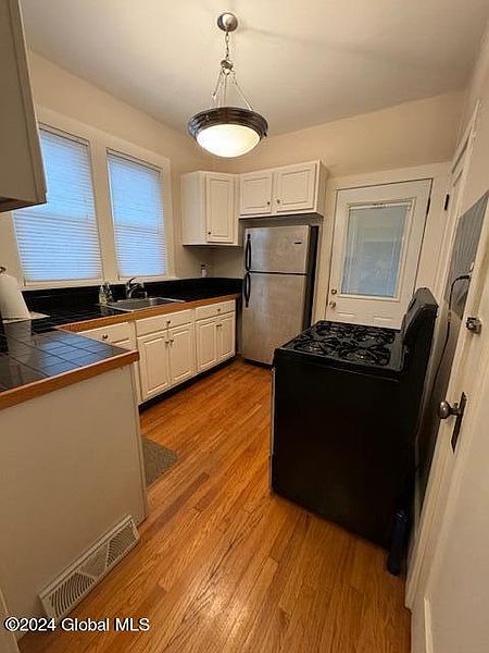 5th image of 35 Fullerton Street