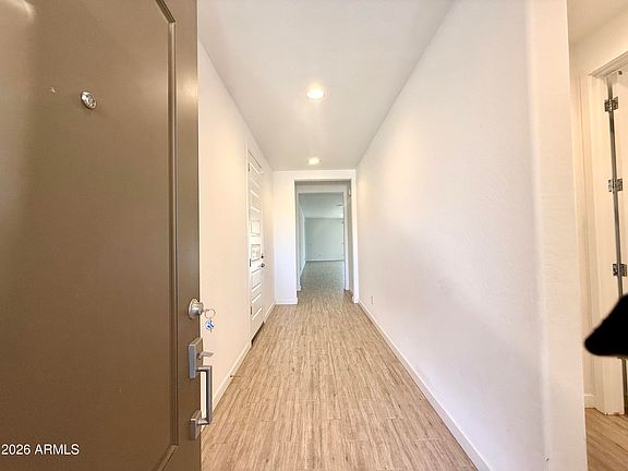 5th image of 1533 W CARMEN Street