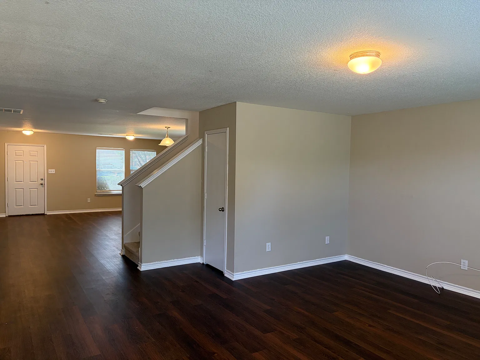 4 bed, 3030 sqft, $2,995 — Photo 4