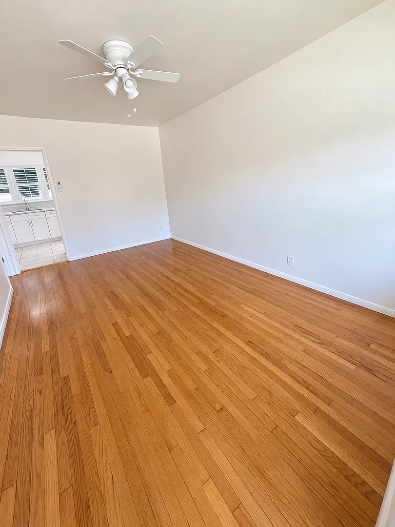 988-990 W. Glenoaks Blvd. & 928 Graynold Ave. — Photo 3