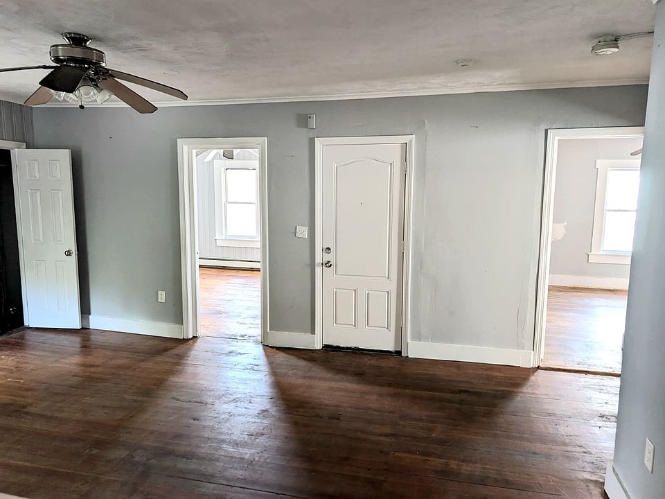 1st image of 8 Grant St APT 3