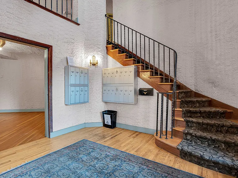 2052 SE Hawthorne Blvd — Photo 6