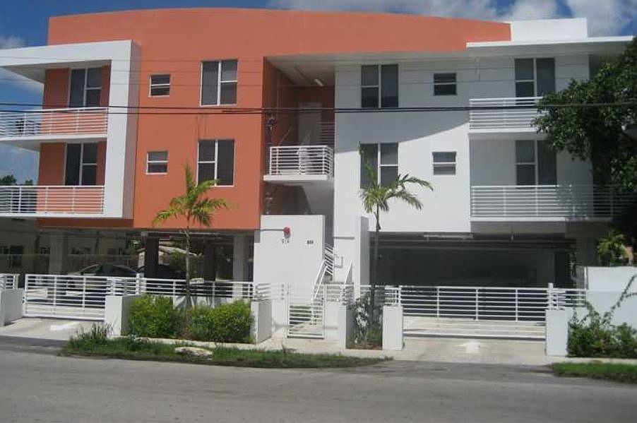 1st image of 914 SW 31st Ave #914