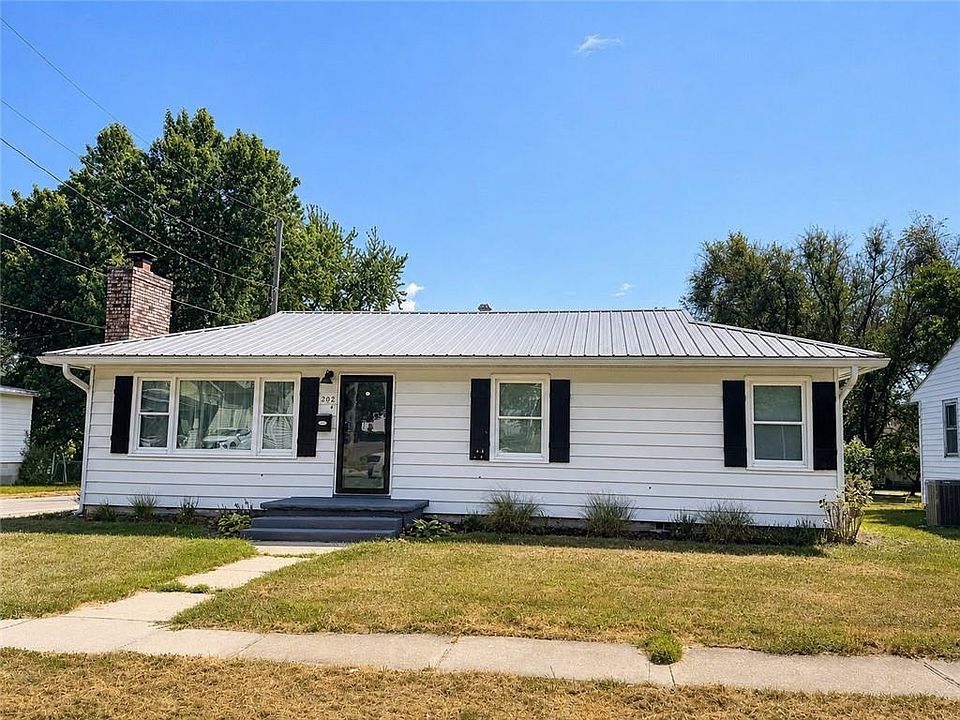 1st image of 202 Clay St